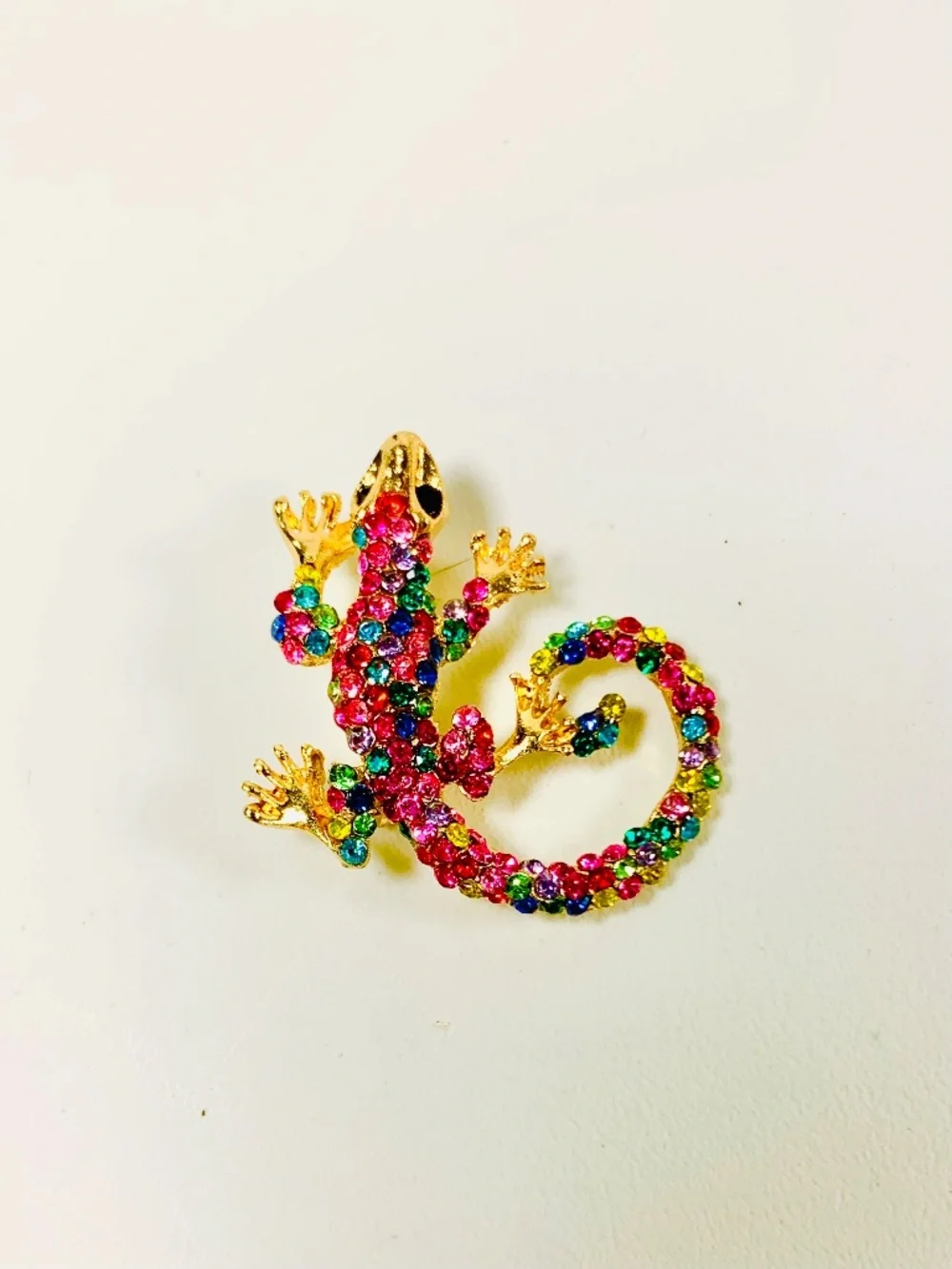 Sparkly Multicolored Rhinestone Gekco Lizard Novelty Brooch Pin Pink Gold-tone